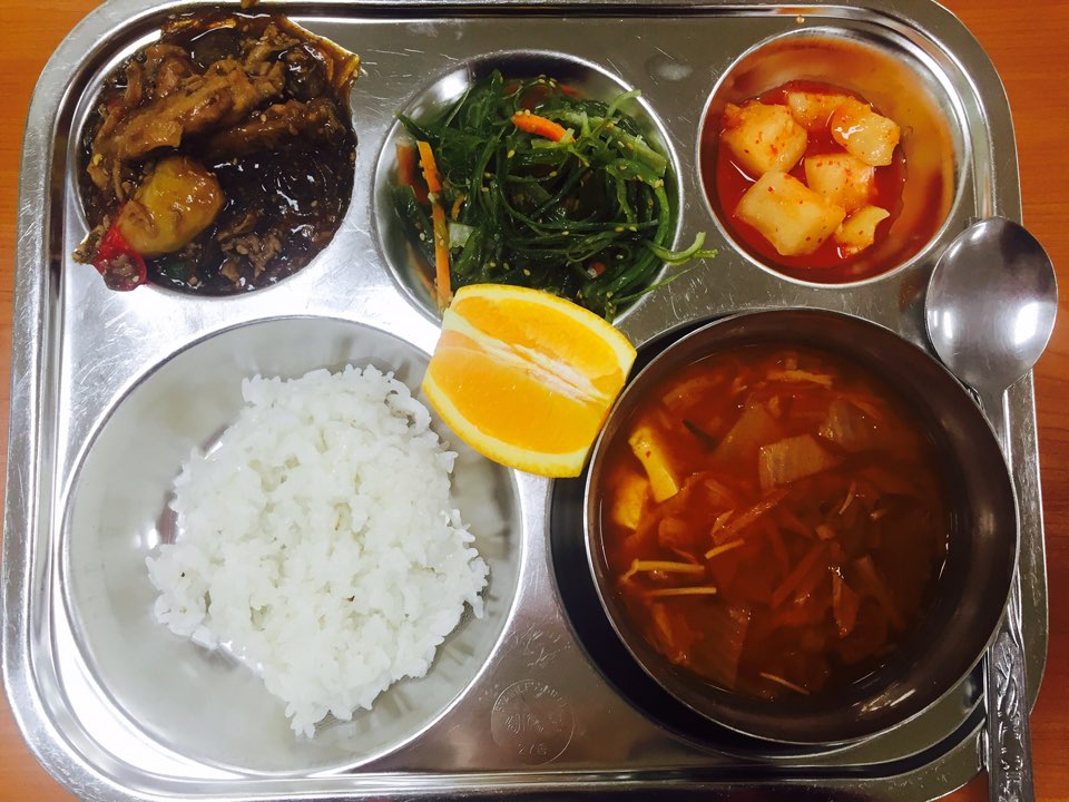 4월 16일 : 율무밥, 참치김치찌개, 안동찜닭, 미역줄기볶음, 깍두기, 오렌지
