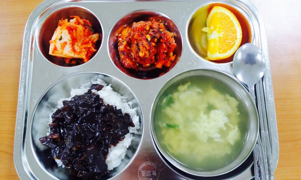 5월 13일 : 자장밥, 계란실파국, 양념치킨, 배추김치, 오렌지