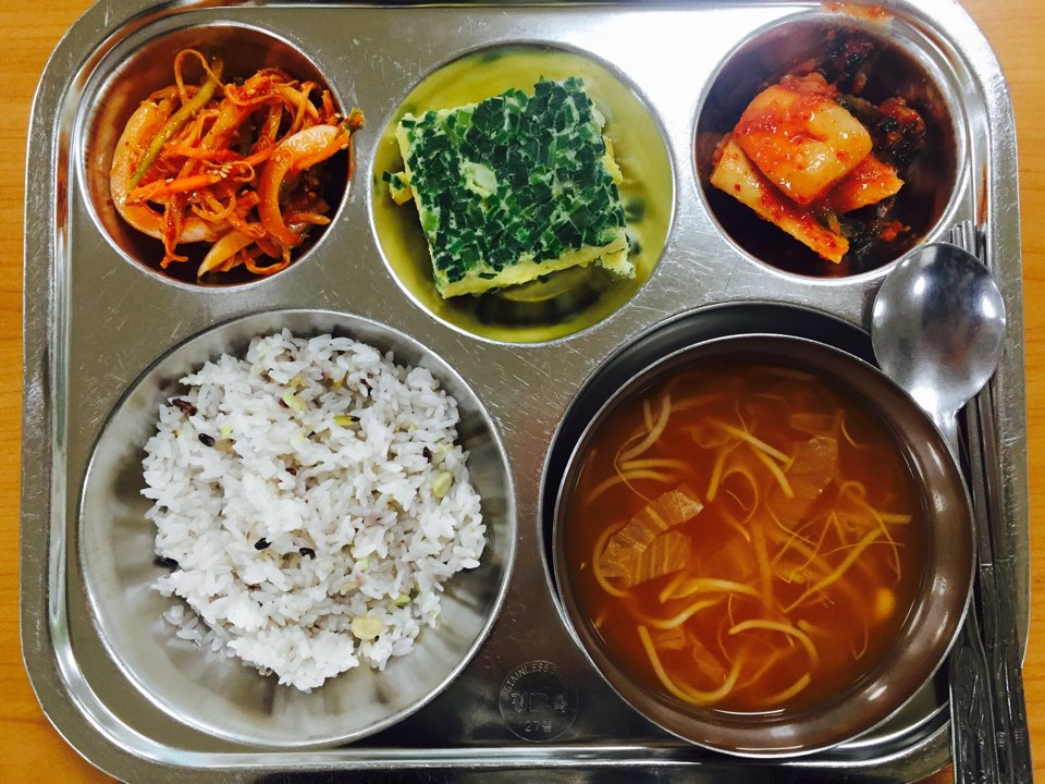 5월 10일 : 잡곡밥, 김치콩나물국, 옥수수계란찜, 진미채소무침, 총각김치