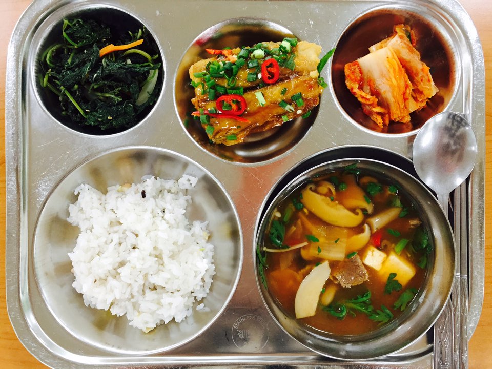 6월 2일 : 잡곡밥, 쇠고기버섯찌개, 삼치엿장조림, 깻잎순볶음, 배추김치